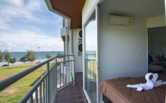 Grand Beach CondoB35 by malai
