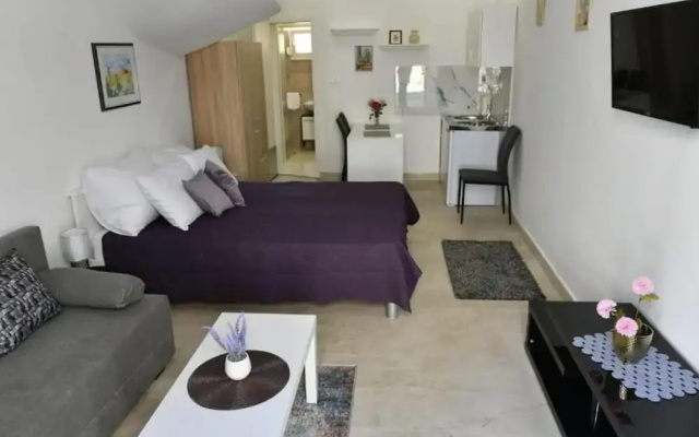 Charming Sinj Town Studio Apartments