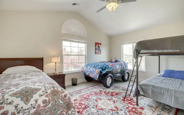 4 Mi to Downtown Reno: Family Retreat w/ Fireplace