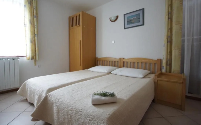Apartments and Rooms Degra