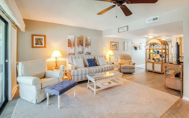 Pool Access & Lanai: Riverfront Welaka Condo!