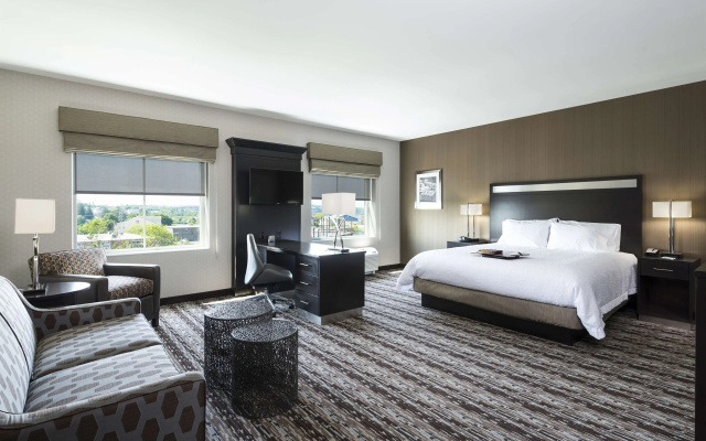 Hampton Inn & Suites Portsmouth Downtown
