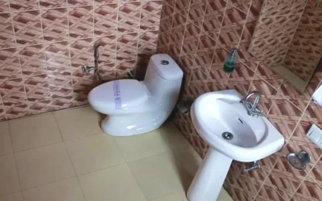 Aaa Hotel & Restaurant