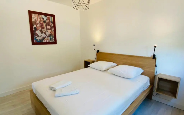 Bel appartement avec terrasse et beau jardin classé 1 étoile