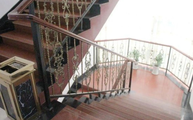 Yuzhou Business Hotel