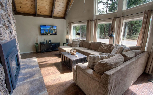 Snowshoe Chalet by Lake Tahoe Accommodations