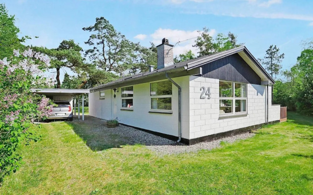 Serene Holiday Home in Hals near Sea