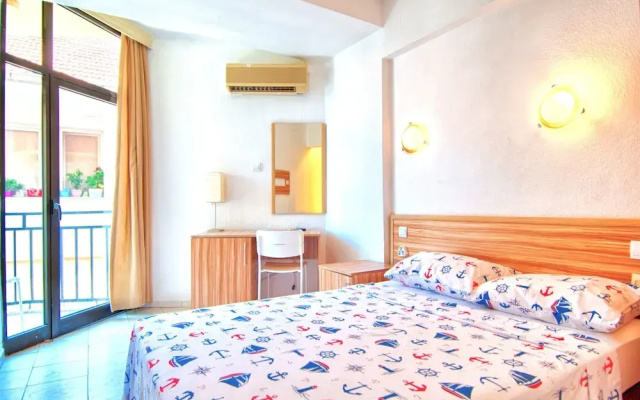 Status Hotel