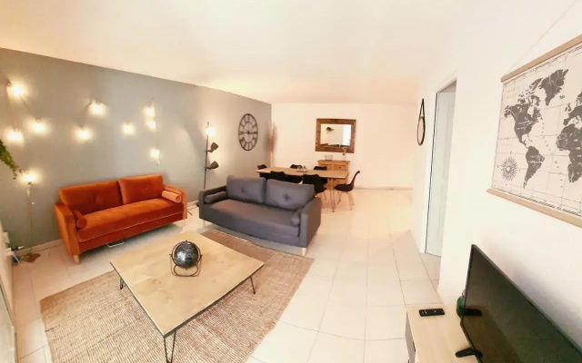 spacieux logement avec terrasse à 100m du tram