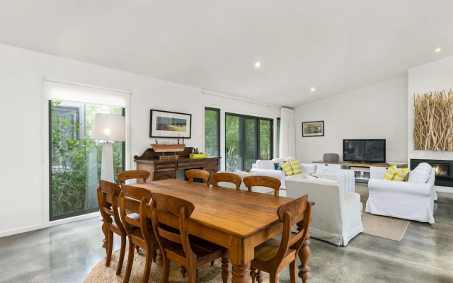 Hidden Escape Free Wifi & Foxtel Surfside PET Friendly