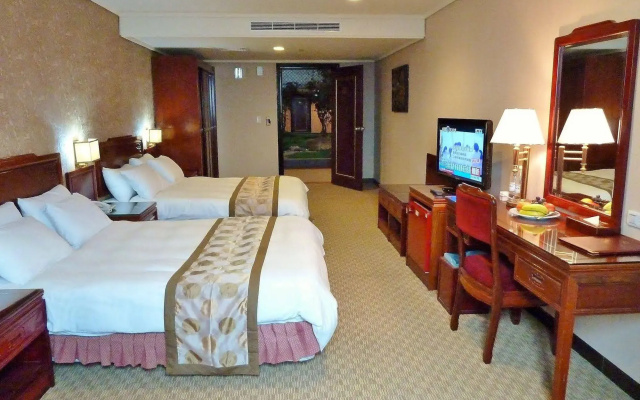 New Plaza Hotel
