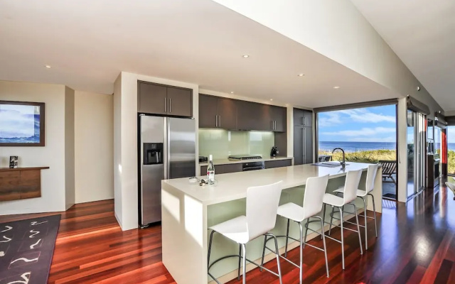 Hearn's Beachside Villa 9