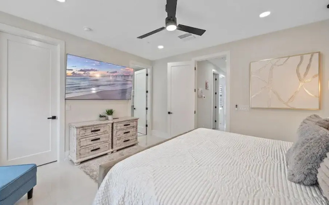 Coastal Moderne 2 Bedroom Townhouse