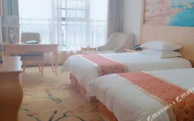 Luoshan Junfu Hotel