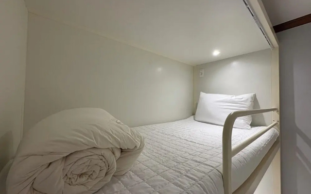 K wave guesthouse only Female 2
