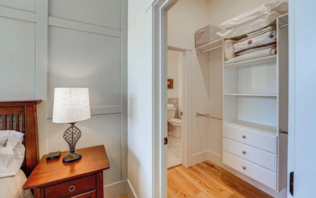 Downtown Grand Haven Condo - Walk to Boardwalk!