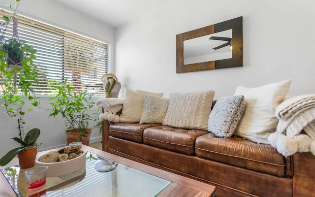Citrus Blossom 1BR Condo with Pool
