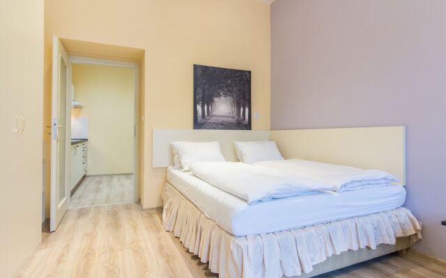 Апартаменты Machova Apartment вид на фасад
