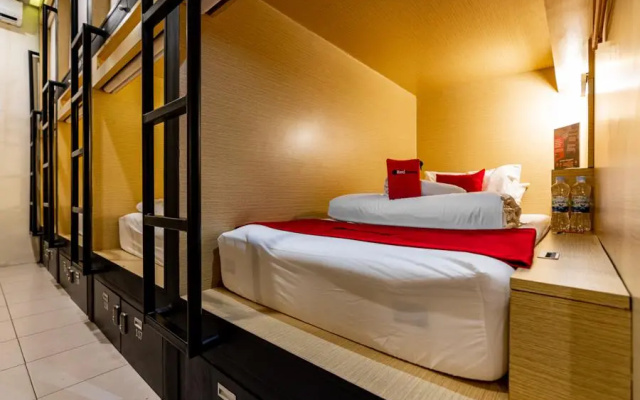 RedDoorz Hostel @ POD House Makassar
