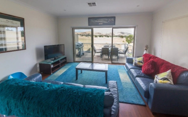 Wenneelys - 26/45 St Andrews Boulevard