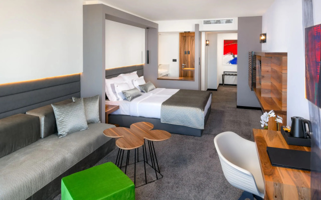 Hotel Ani