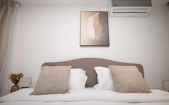 Luxury 3BR Alema Court-Airport Close