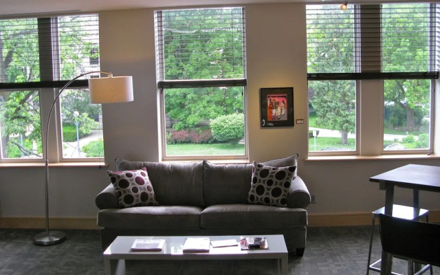 Suites at 118 - Bloomington