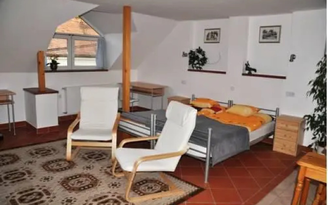 Hatház Apartman