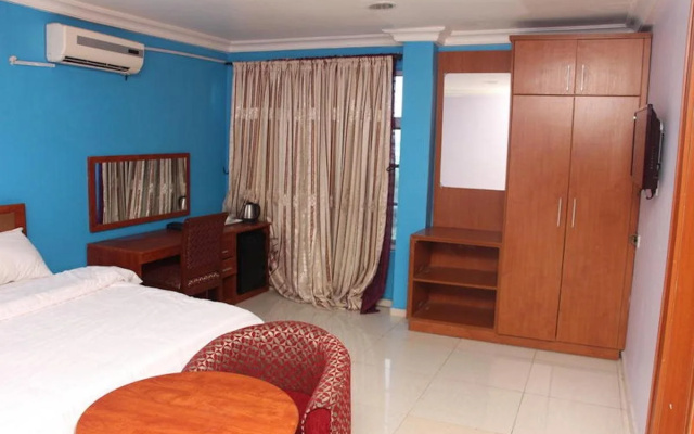 Reverton Hotel