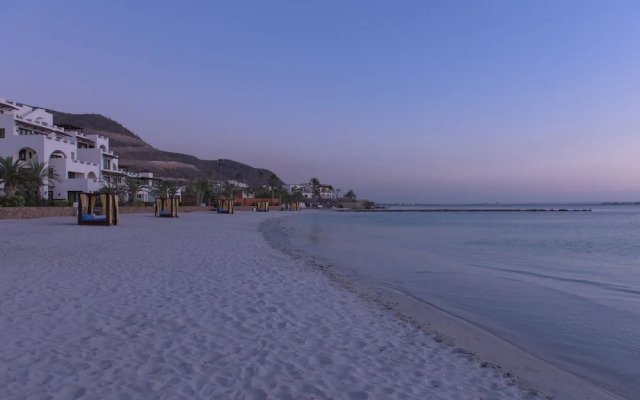 Playa de La Paz by Lumina