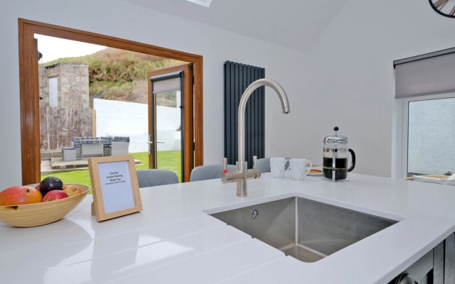 Couthy Harbour House