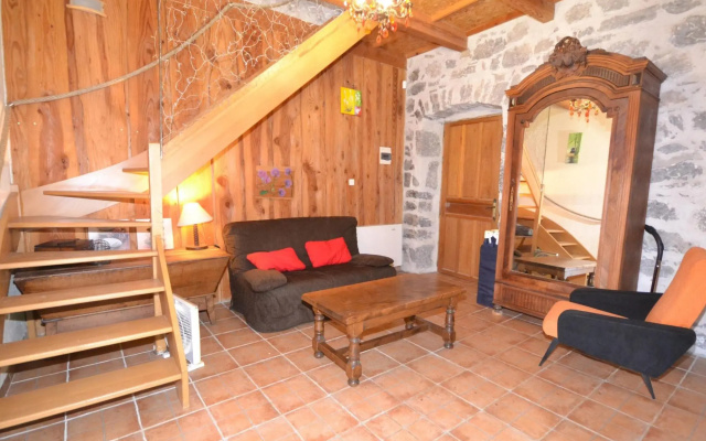 Vintage Holiday Home in Lanas with Swimming Pool