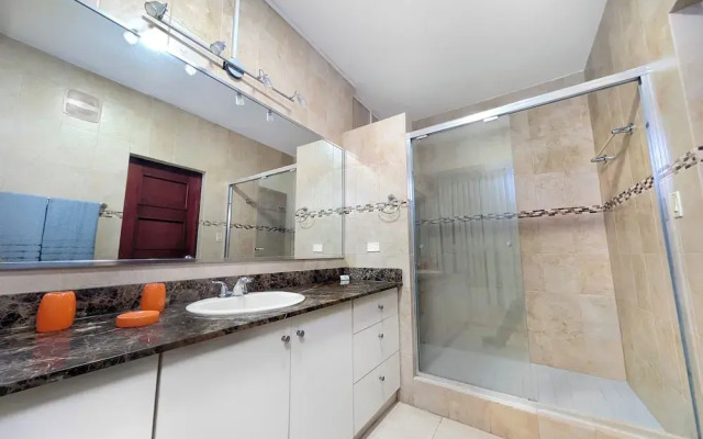 YC 1701l Apartamento 2 BDR Av Balboa