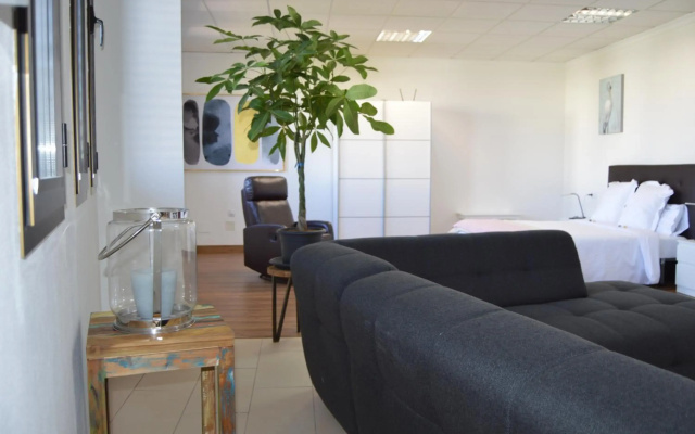 Moai Loft