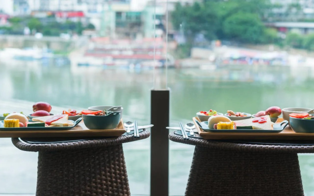 Sea Lily Yangshuo Riverside Resort