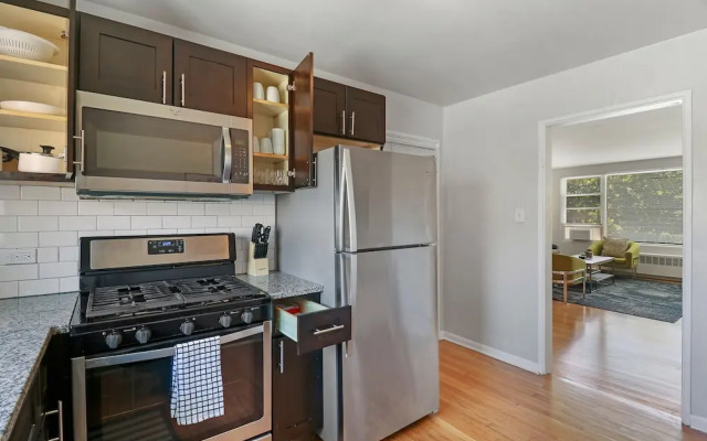2BR Modern & Comfy Apt in Rogers Park