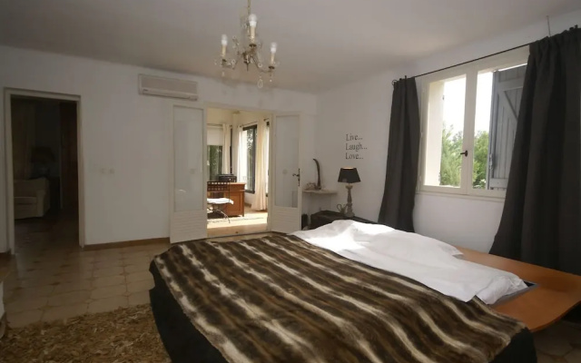 Plush Villa in Villecroze With Private Swimming Pool