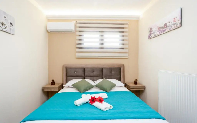 TwinStars apartment with courtyard and view
