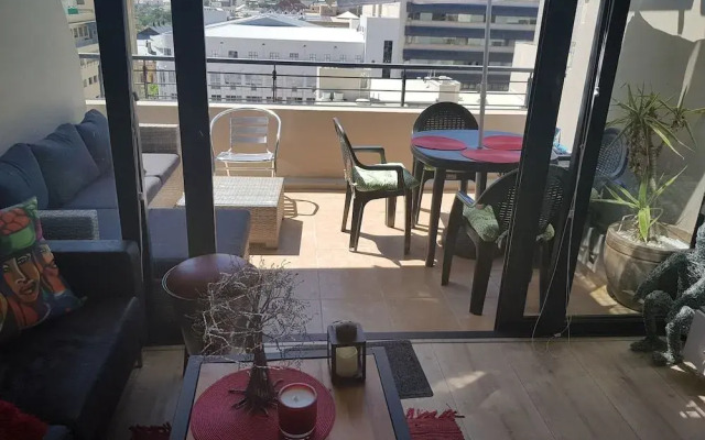 Trendy 1-BR City Center Apt