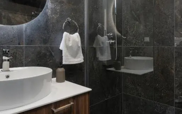 Downtown Luxury Apartment #2