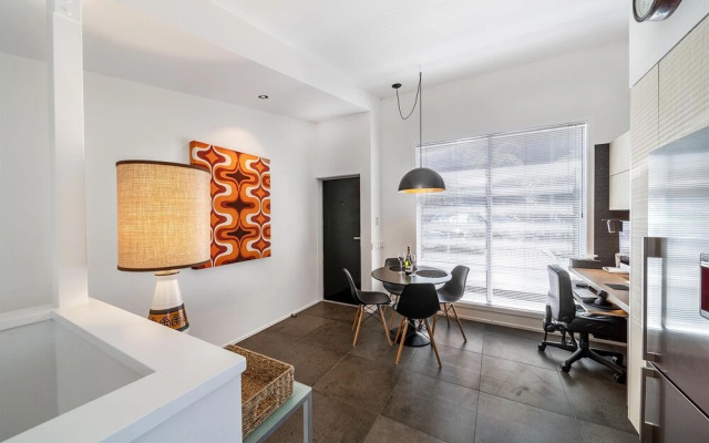 Lake View Greenstone Luxe Apartment