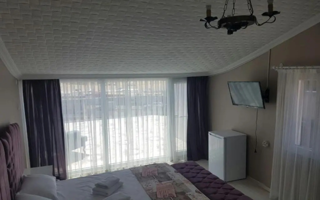 Midilli Otel Sarimsakli