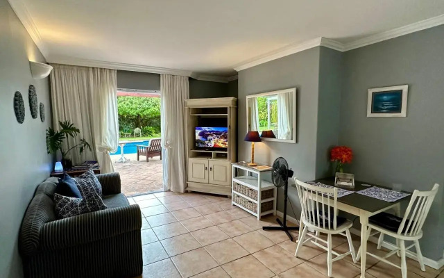Charming Guest Suite in the Constantia Wine Valley (Adults Only)