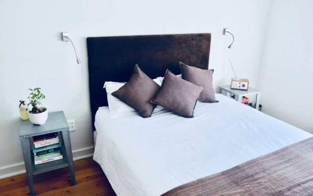 Two Bedroom Apartment in Oranjezicht