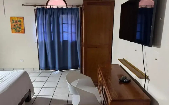 Cozy Apartment 2 Minutes to the Beach, Rooftop