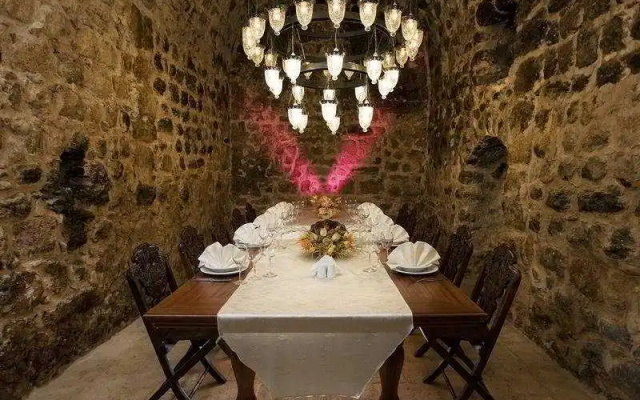 Kasr-i Nehroz Hotel