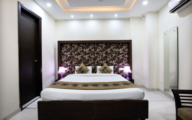 OYO 4897 Hotel The 13een