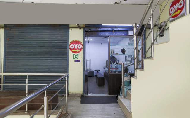 OYO 76309 Hotel Royal Palace
