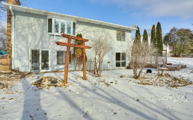 Charming Savage Home w/ Yard: 18 Mi to Minneapolis