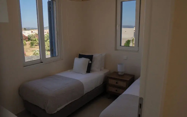 Phaedrus Living: Seaside Thalassa Cretan 203
